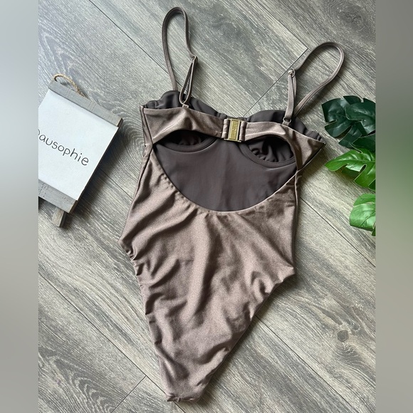 NWOT! VDM (Australia) metallic one piece underwired swimsuit. Size XS - Picture 6 of 10